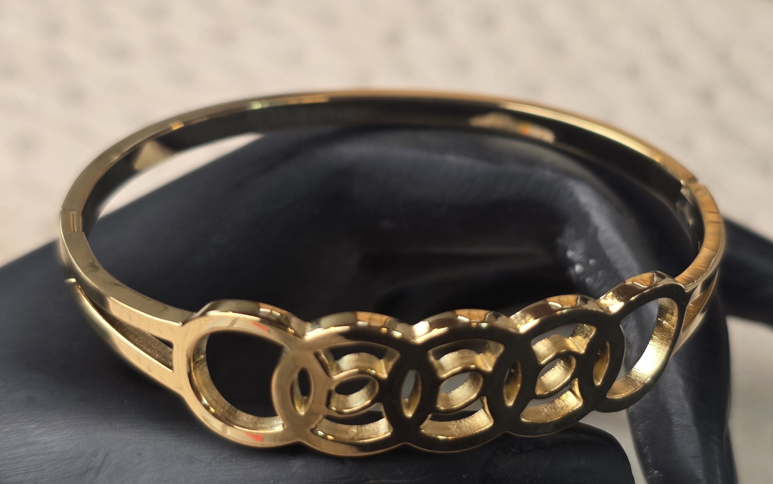 Celestial Harmony Linked Circle Gold Bracelet - Image 2