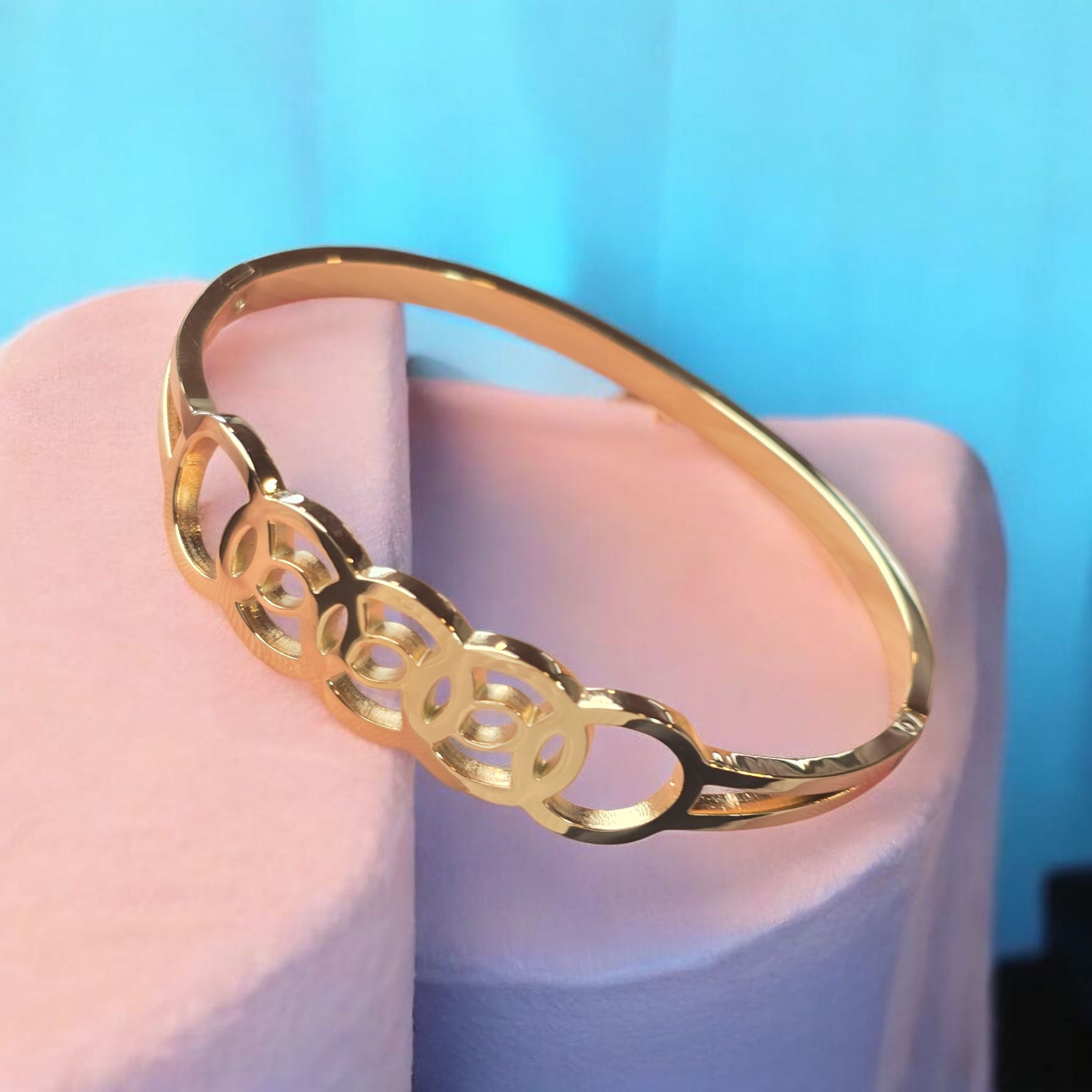 Celestial Harmony Linked Circle Gold Bracelet - Image 8