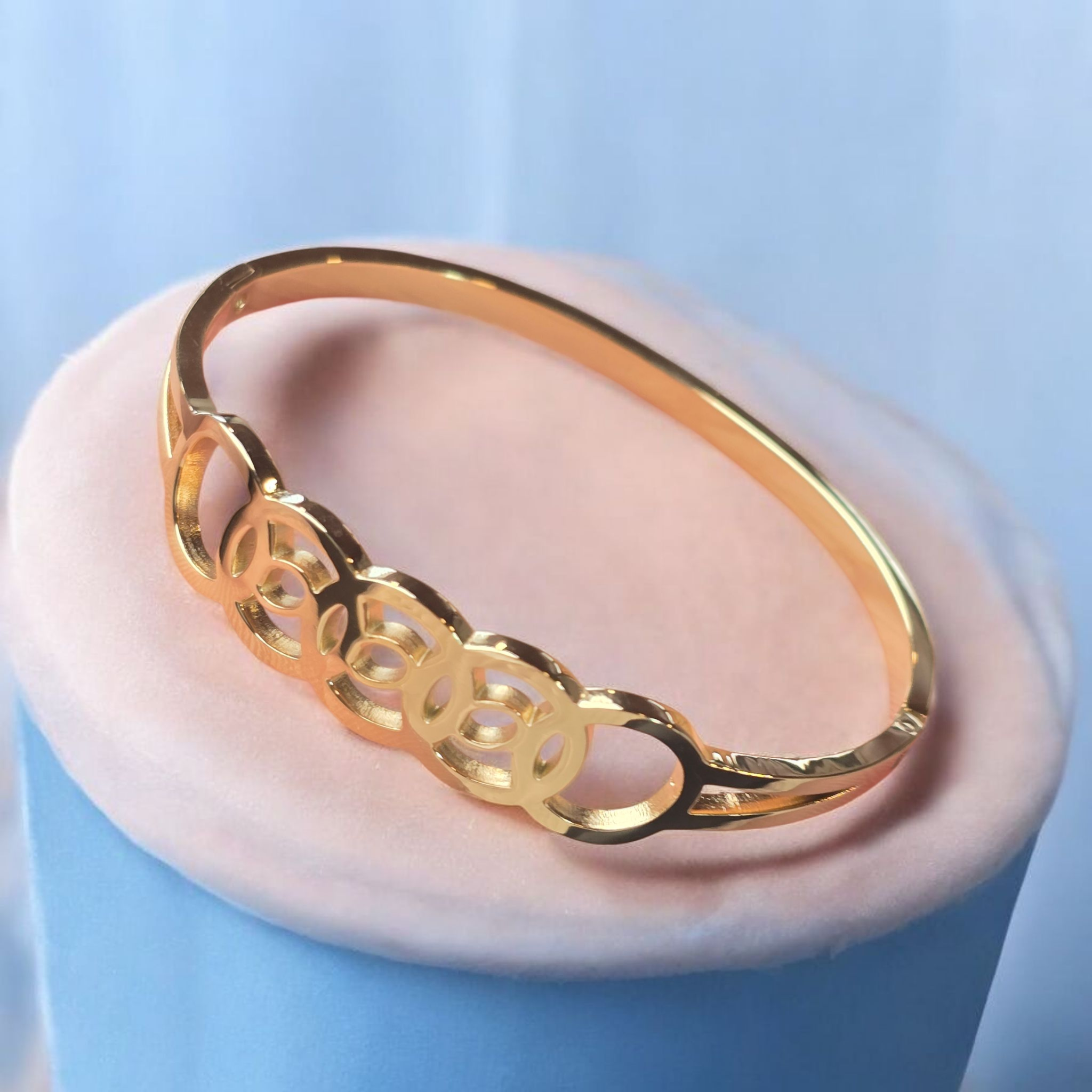 Celestial Harmony Linked Circle Gold Bracelet - Image 9