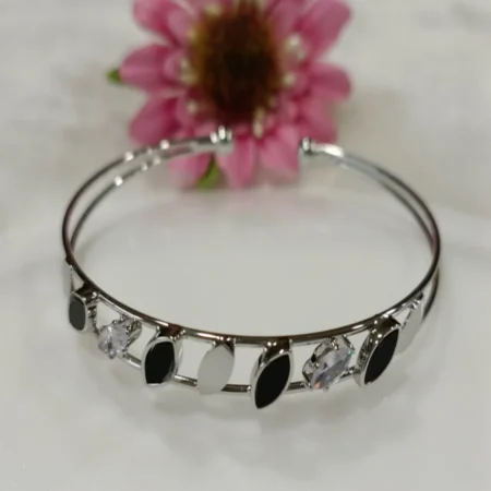 Monochrome Elegance Leaf Grid Bracelet