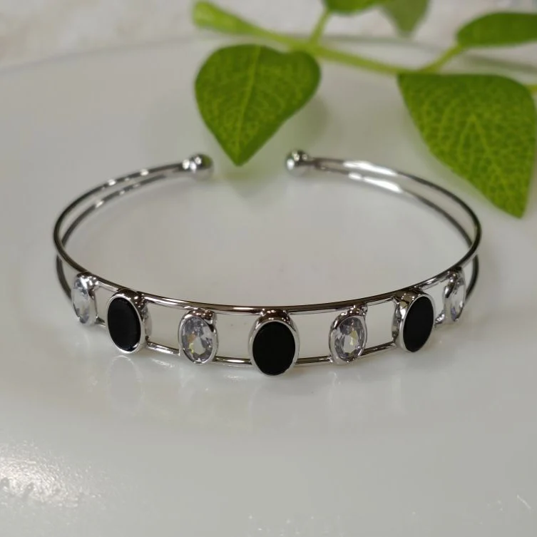 Onyx Gleam Oval Grid Bracelet