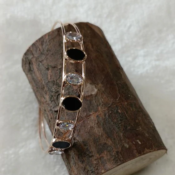 Onyx Gleam Oval Grid Bracelet - Image 3